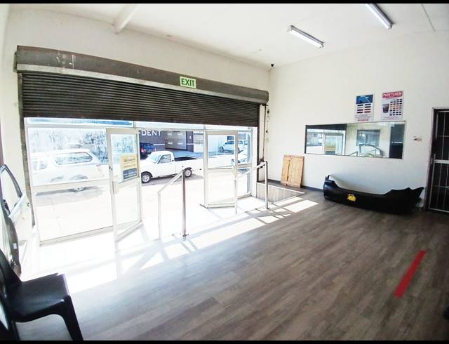 1,100M² WAREHOUSE TO LET IN NORTH END